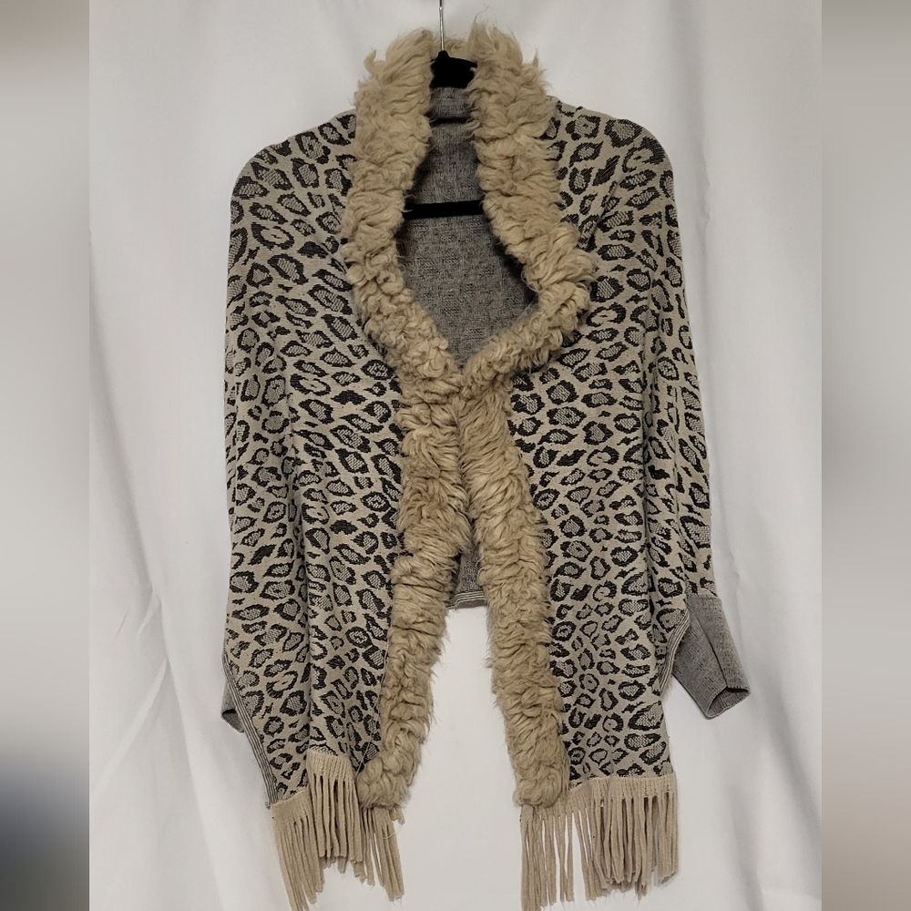 SHEIN Women's Leopard Print Fuzzy Batwing Sleeves Duster Cardigan Size Small π - Picture 2 of 10